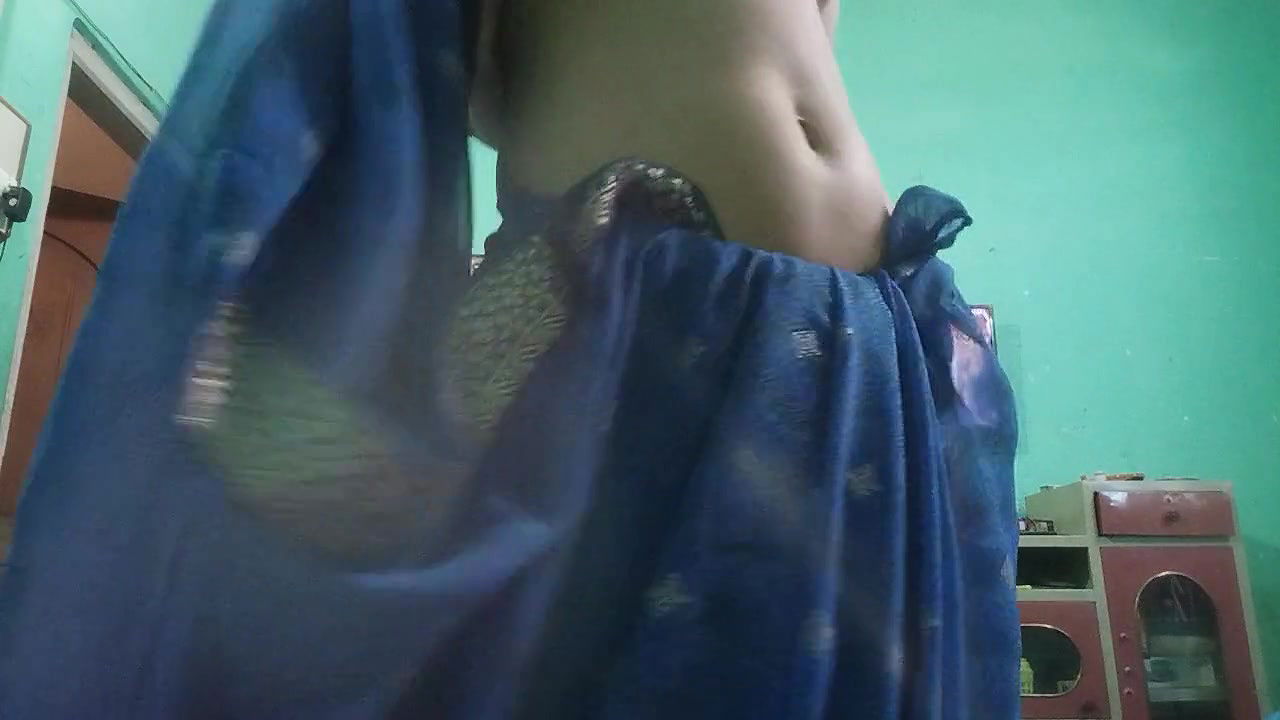 Desi girl in saree very hot