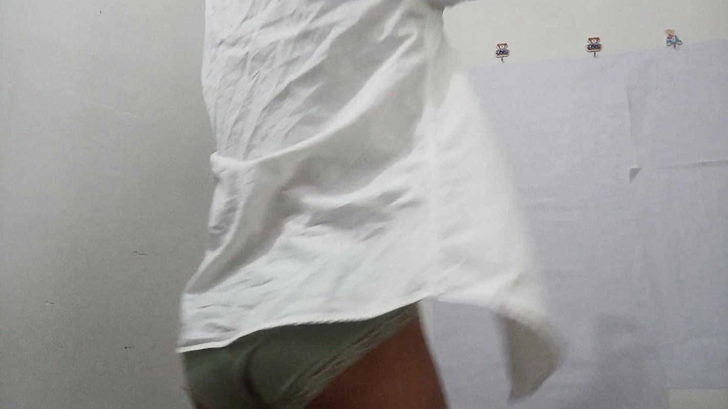 Desi Girl Fun – Indian Young girl Shows her Beautiful body