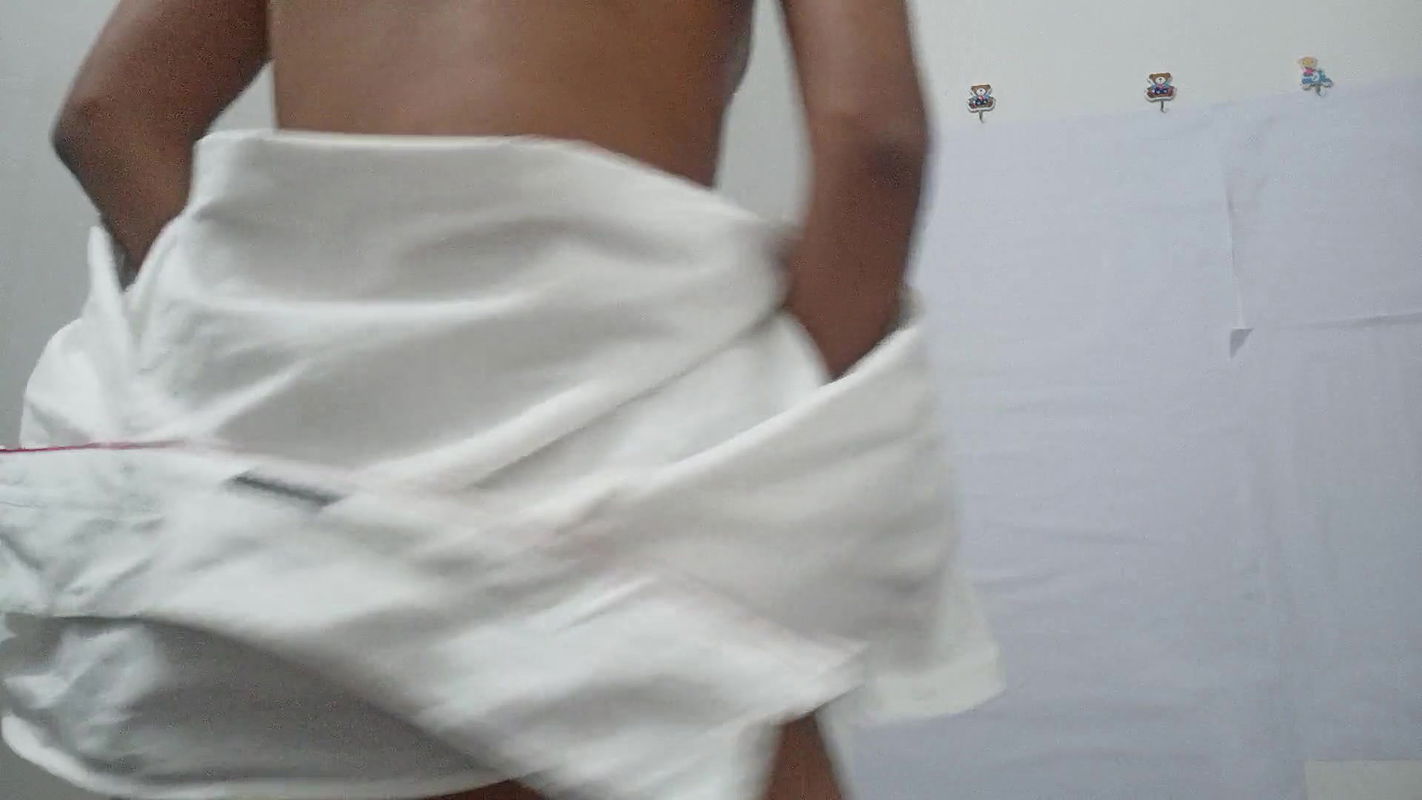 Desi Girl Fun – Desi Indian girl shows body and her Fresh virgin pussy