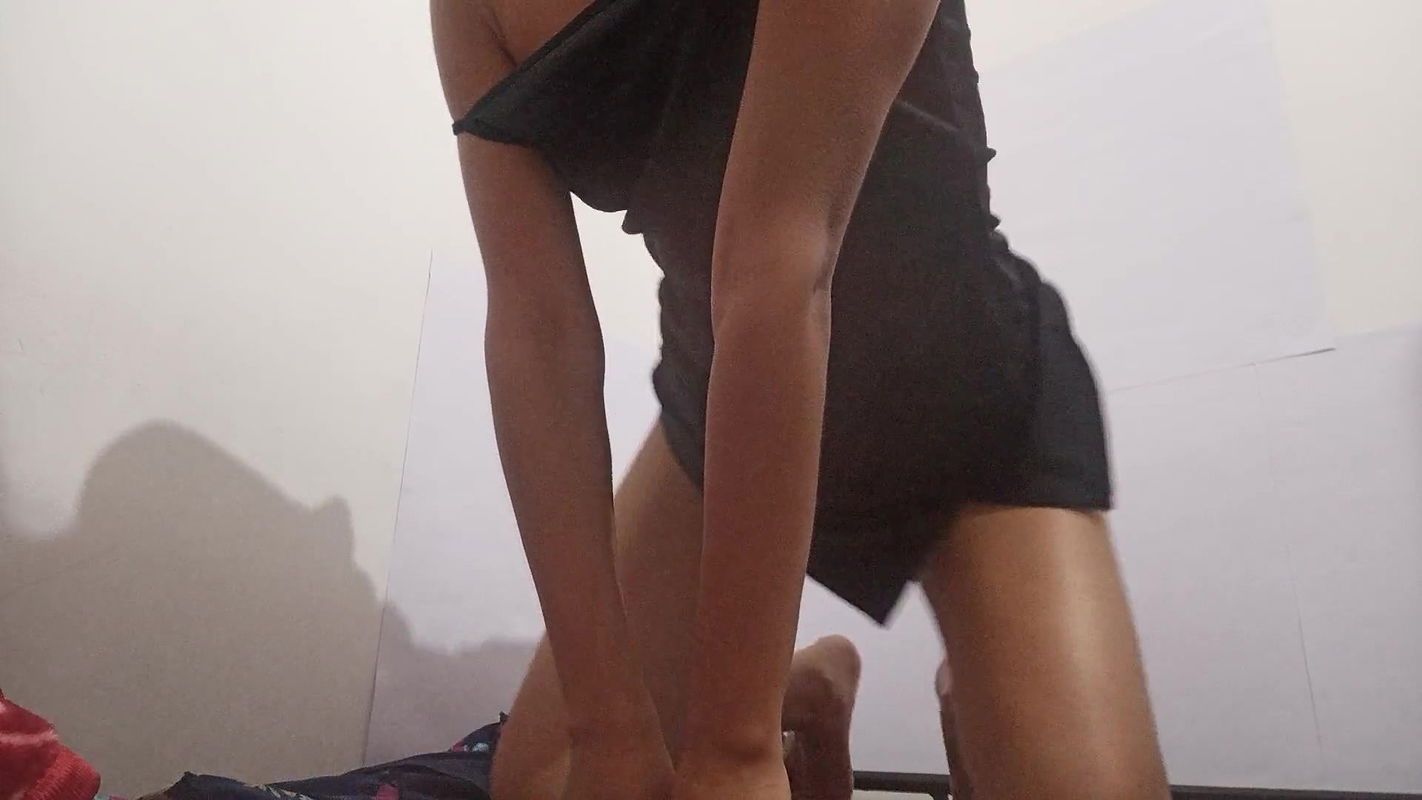 Desi Cute Girl Showing Boobs and Pussy