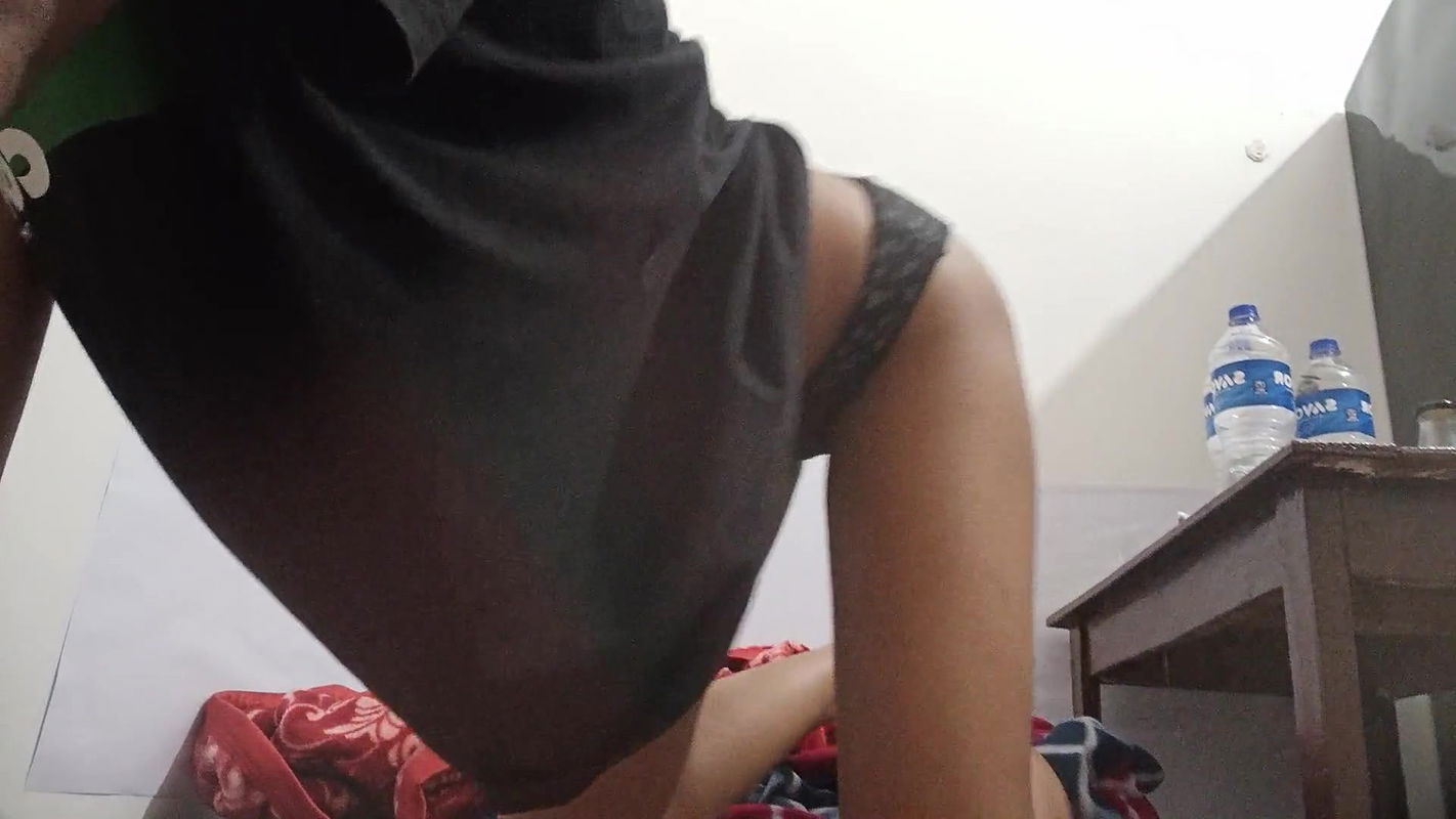 Desi Cute Girl Showing Boobs and Pussy 25