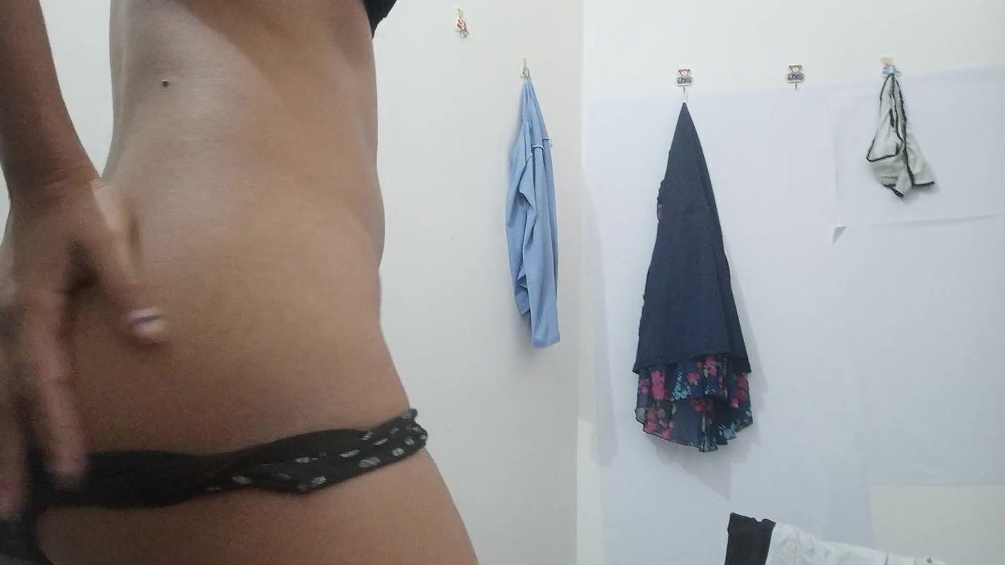 Bhabhi Is Looking Hot in Green