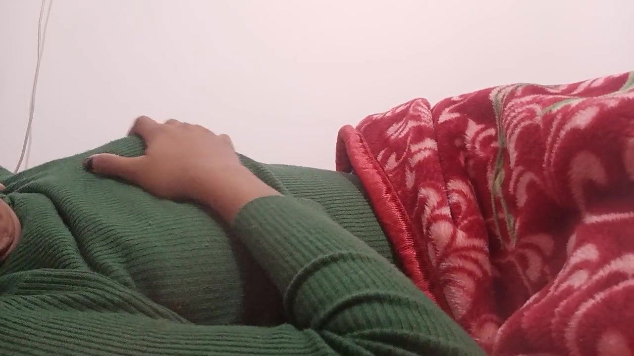 Beautiful Indian girl showing boobs. Desi Girl Fun