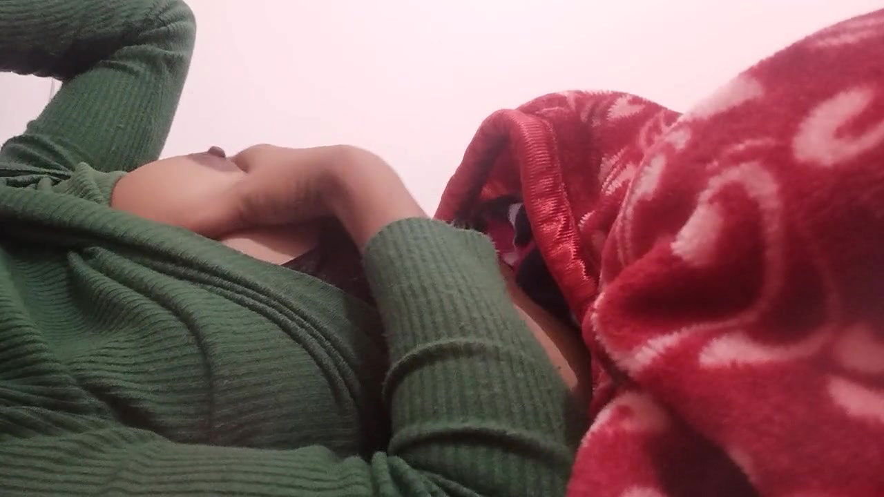 Beautiful Indian girl showing boobs. Desi Girl Fun