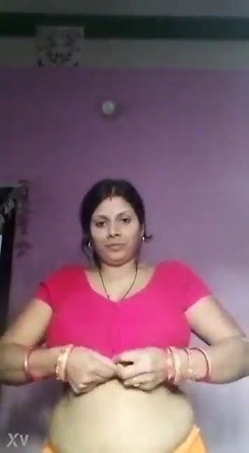 Horny Desi Wife Showing Boobs n Pussy