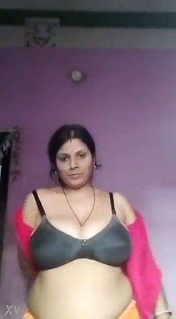 Horny Desi Wife Showing Boobs n Pussy