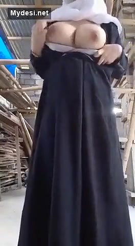 Desi Girl In Burka Showing Boobs