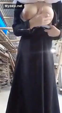 Desi Girl In Burka Showing Boobs