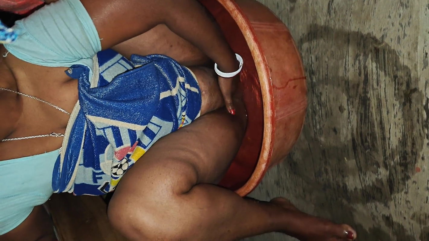 Desi sexy stepsister Creampie Pussy fingering front of stepbrother stepsister washing pussy hole