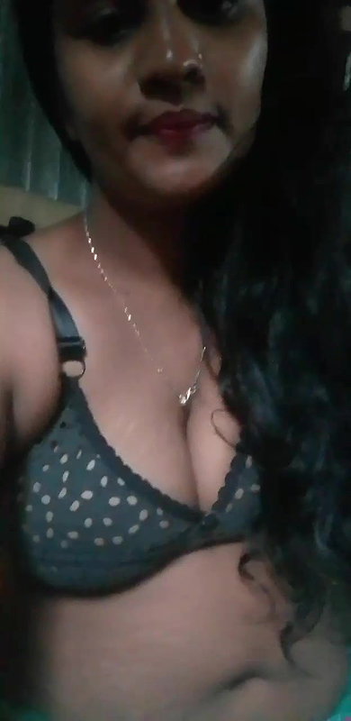 Mal Village Bhabi Showing For Lover