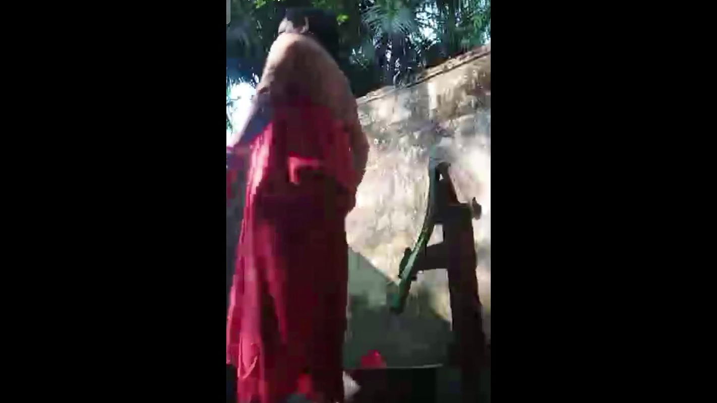 Indian Telugu Village Aunty Natural Bathing Saggy Boobs