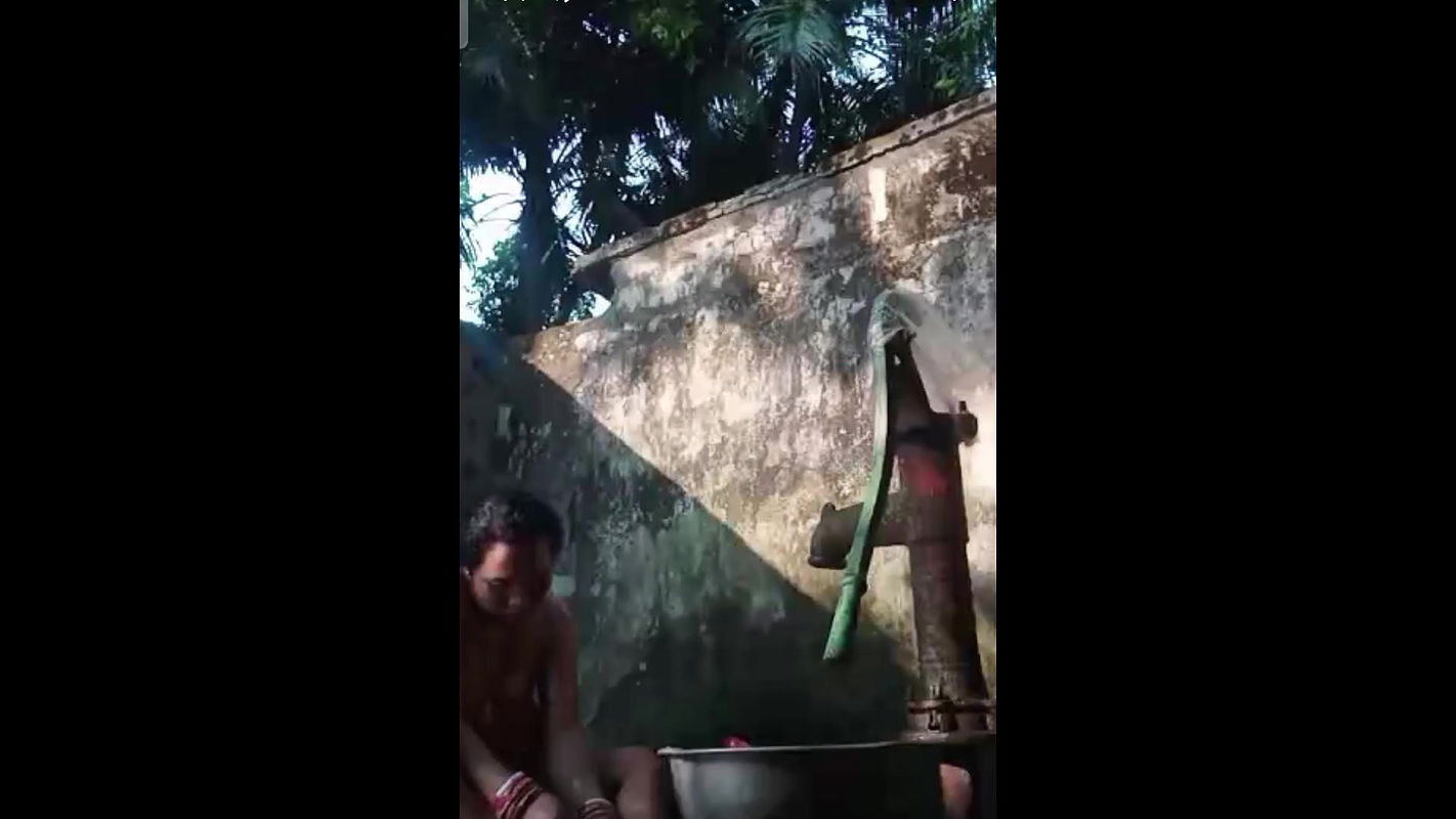Indian Telugu Village Aunty Natural Bathing Saggy Boobs