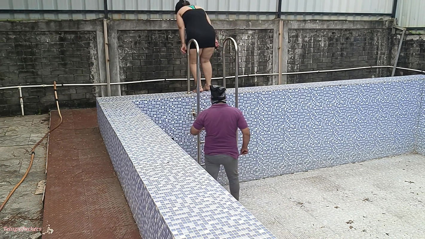Hyderabad’s Telugu Lovers Enjoy Sucked Pussy in Swimming Pool Farmhouse Outdoor Telugu Fuck