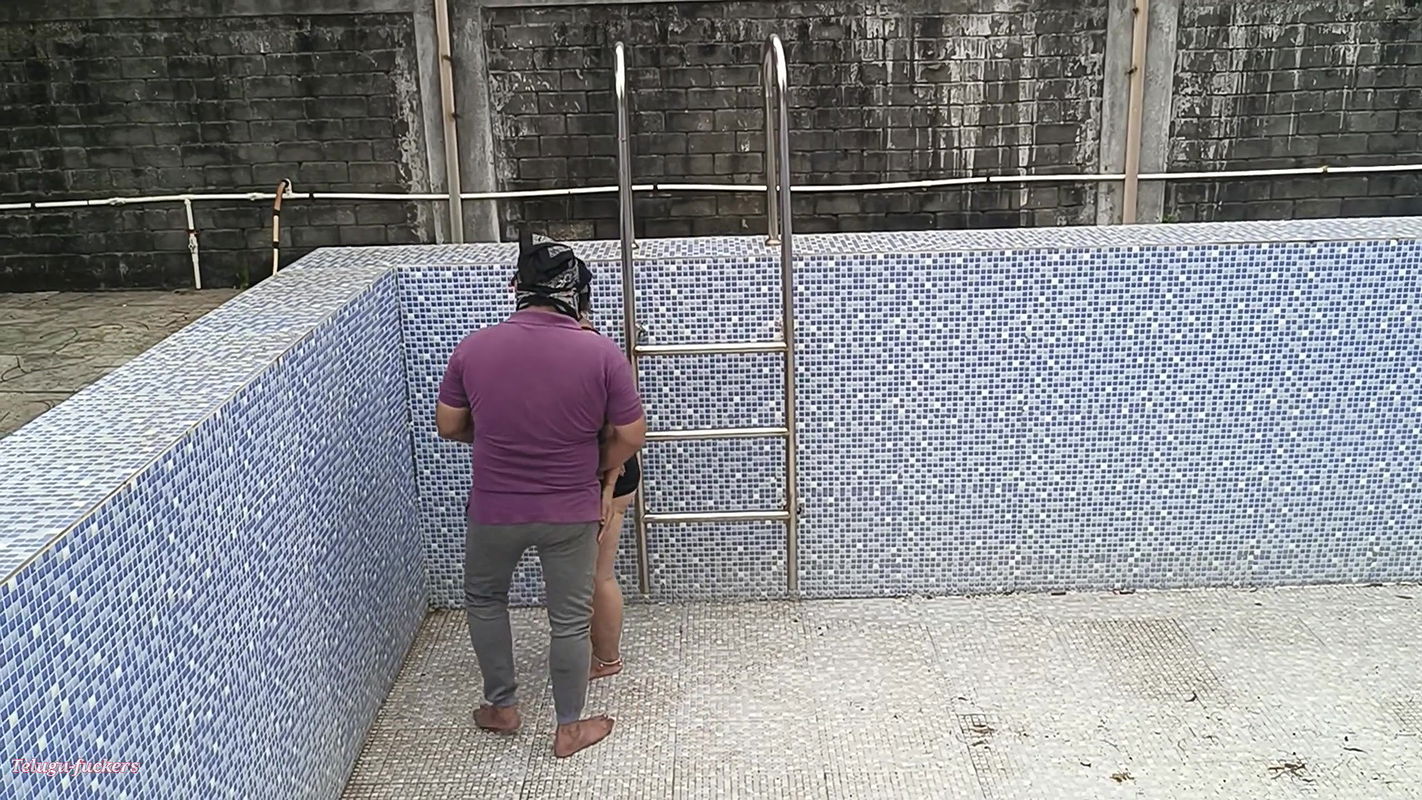 Hyderabad’s Telugu Lovers Enjoy Sucked Pussy in Swimming Pool Farmhouse Outdoor Telugu Fuck