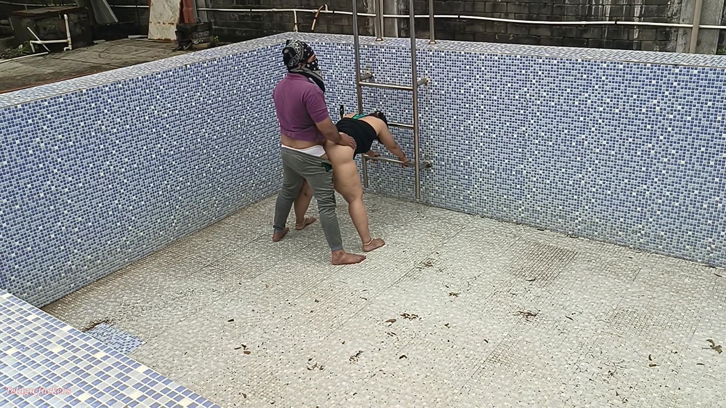 Hyderabad’s Telugu Lovers Enjoy Sucked Pussy in Swimming Pool Farmhouse Outdoor Telugu Fuck