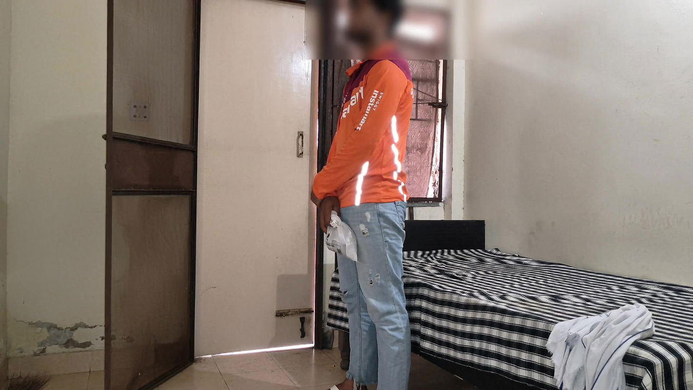 Desi College Girl Seduced & Fucked by Delivery Boy I Have No I Am Free, Delivery Boy Left Me Far Away Ep1