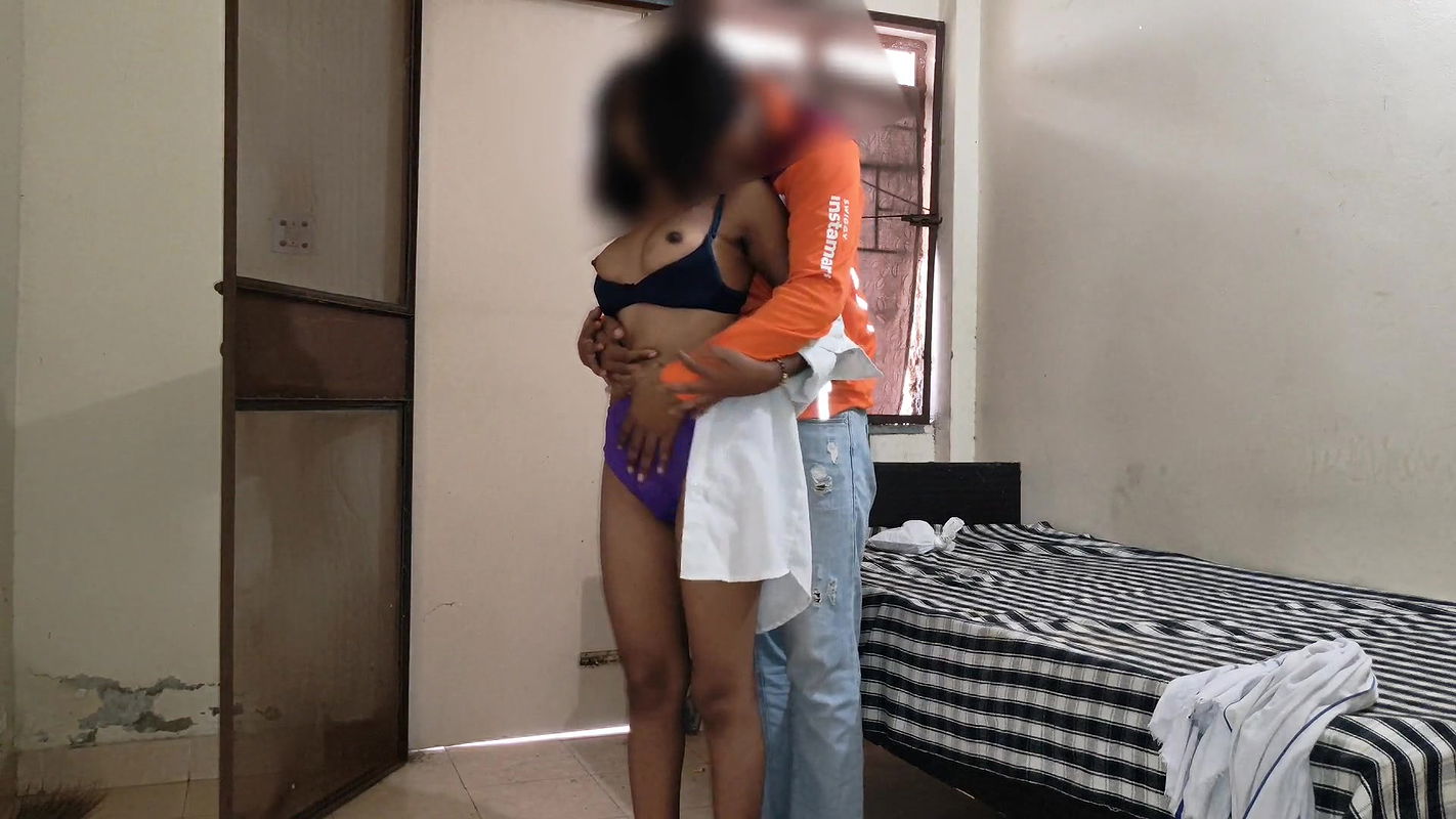 Desi College Girl Seduced & Fucked by Delivery Boy I Have No I Am Free, Delivery Boy Left Me Far Away Ep1