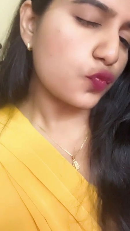 Sexy Bhabi Showing and Fingering