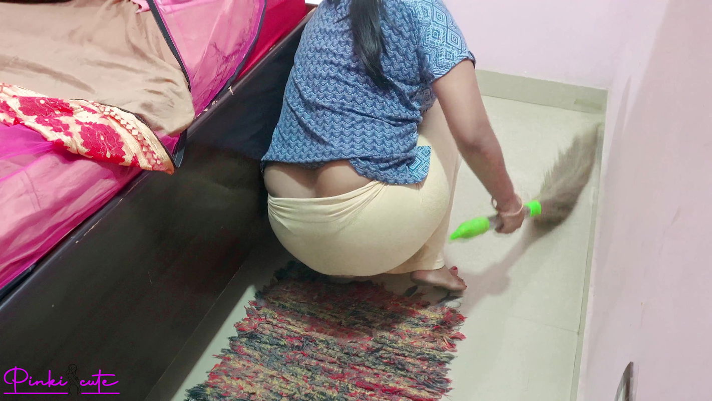 Inside Mosquito net Ravinadesi MAID Undress in front of her Owner and FUCKED hard in HINDI