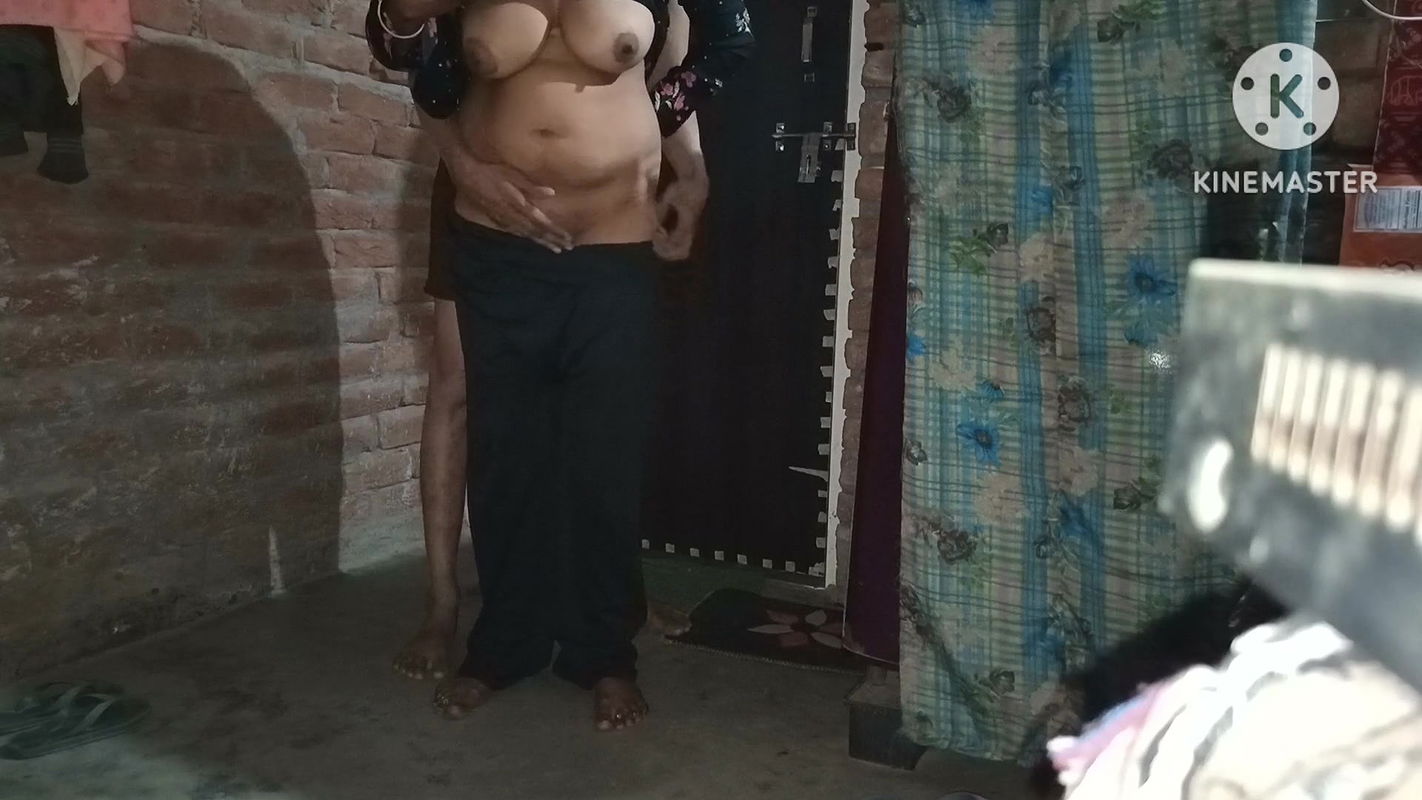 Pakistan Muslim Punjabi Bhabhi Ko Hindustani Pati Ne Bhabhi Ko Raat Mein Mare Banaya Aur Khodaya Bana