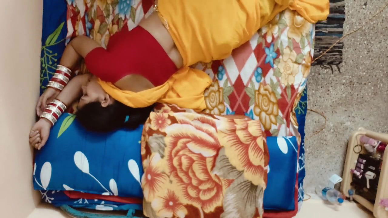 Sexy indian yellow saree bhabhi having hard-core sex with her boyfriend