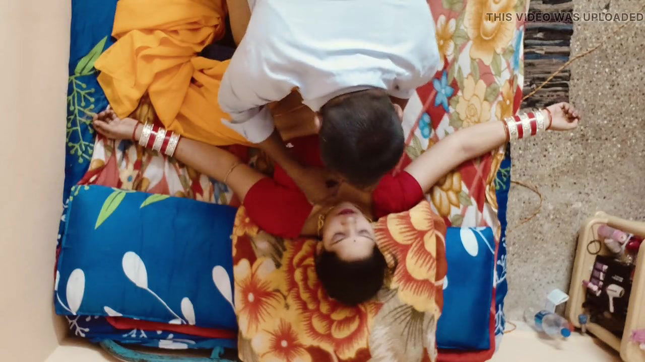 Sexy indian yellow saree bhabhi having hard-core sex with her boyfriend