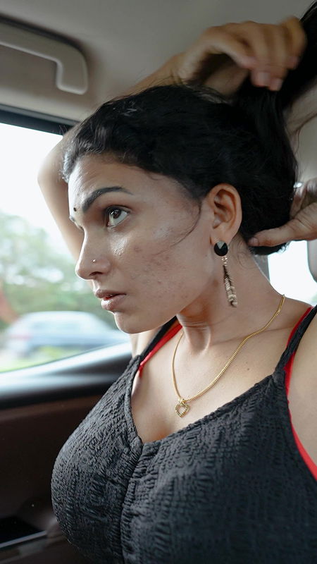 Resmi Nair – Sex In Running Car  App Content