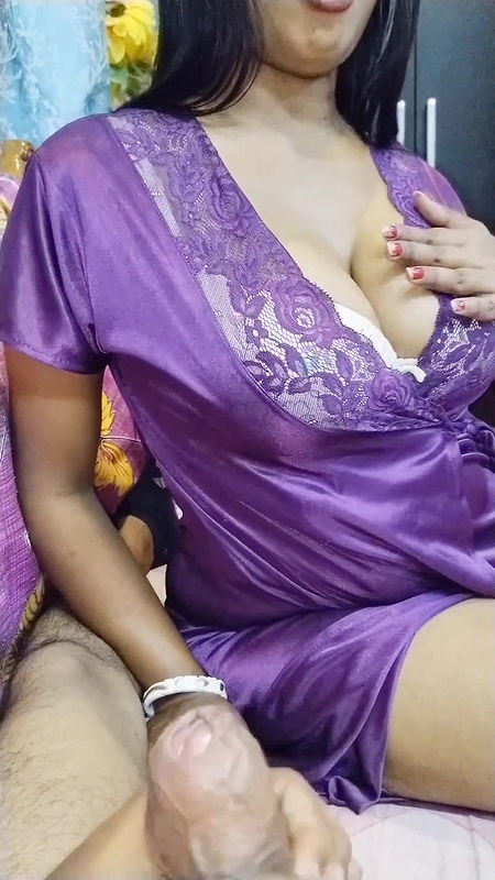 Hot dolly bhabi handjob kiya aur muh pe cum giraya