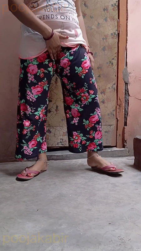 Bhabi Pissing and Masturbating