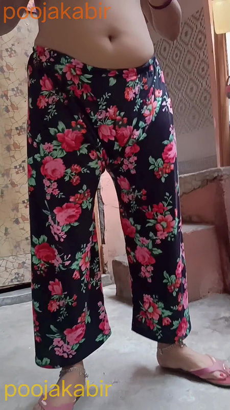 Bhabi Pissing and Masturbating