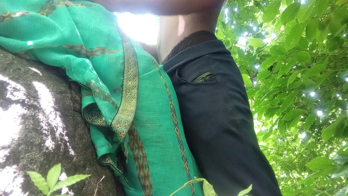 Indian Desi Village Couple Coming Forest and Fucking Afternoon Time.