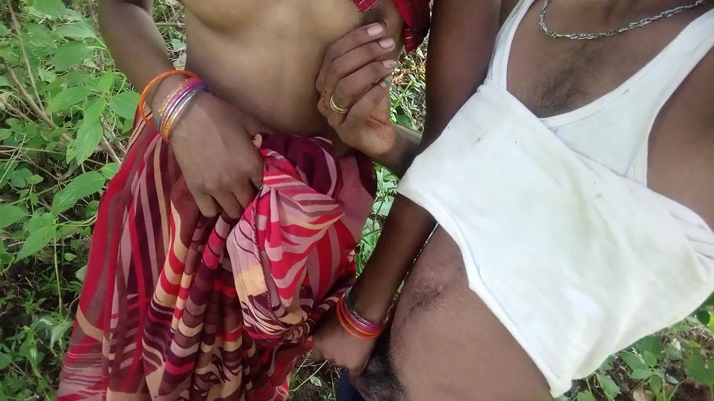 My Wife Was Going to the Forest to Take the Bathroom, I Followed Her and Had Fun with Her