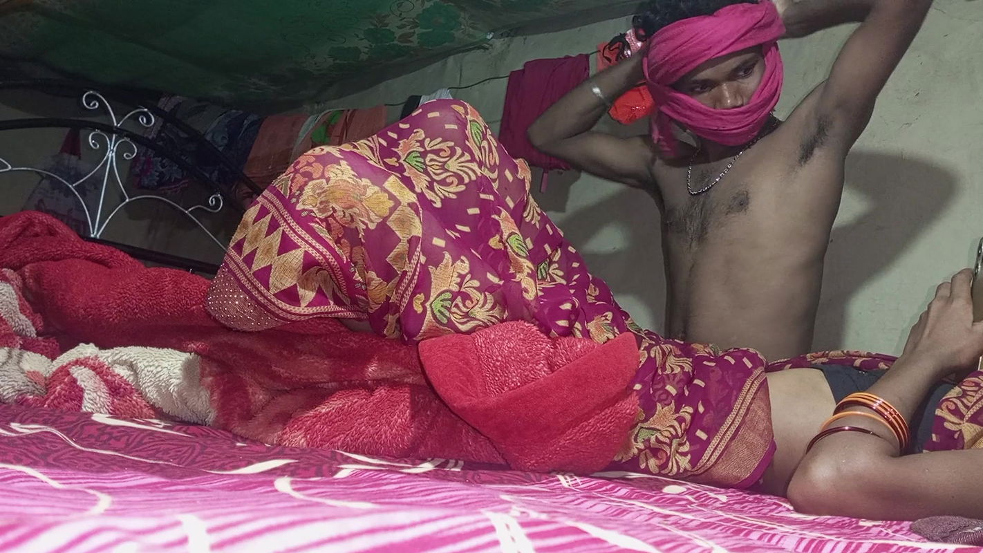 The Maid and the Farm Laborer Both Had a Tremendous Sex with the Bhabhi