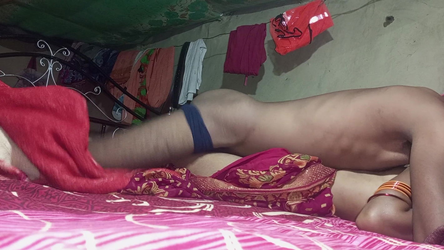 The Maid and the Farm Laborer Both Had a Tremendous Sex with the Bhabhi