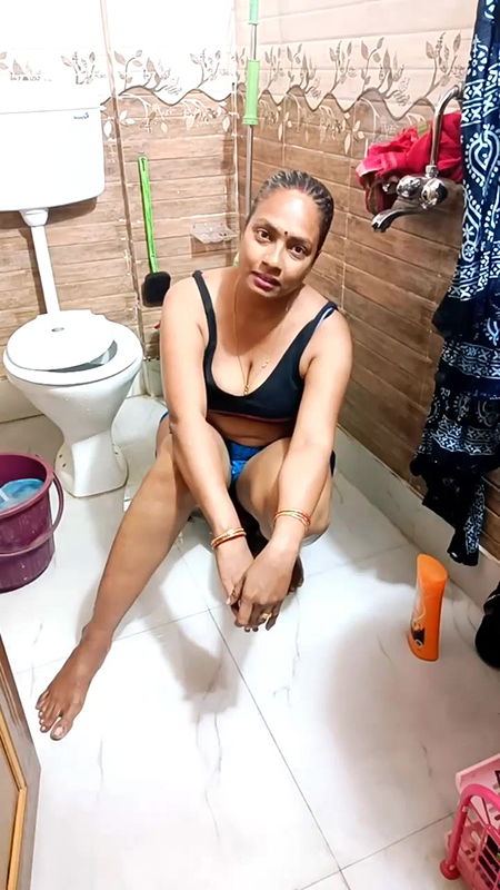 Youtuber Adda with bong beauty – 36