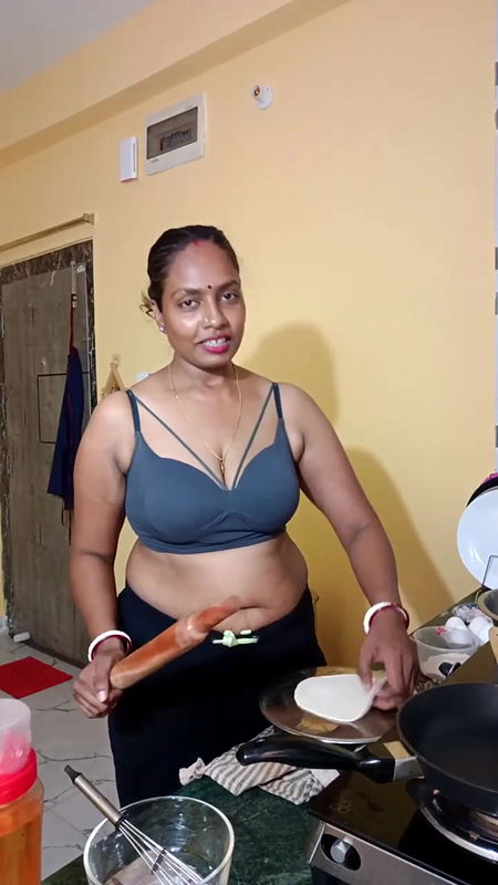 Youtuber Adda with bong beauty – 33