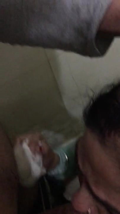 Bathroom Mai Randi Mummy ko Land Chusaya