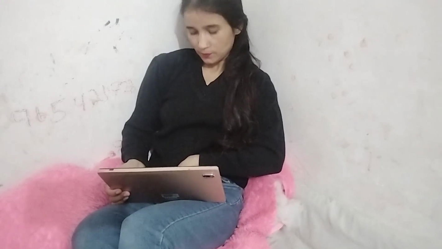 Larki Apne boyfriend ko video call pe dikha rahi thi Video liked Ho gya