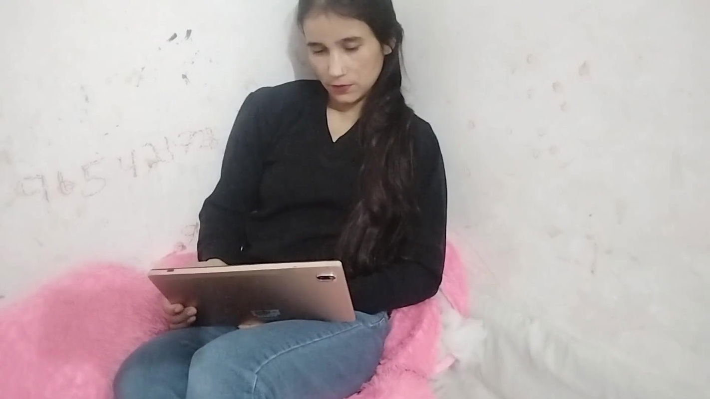 Larki Apne boyfriend ko video call pe dikha rahi thi Video liked Ho gya