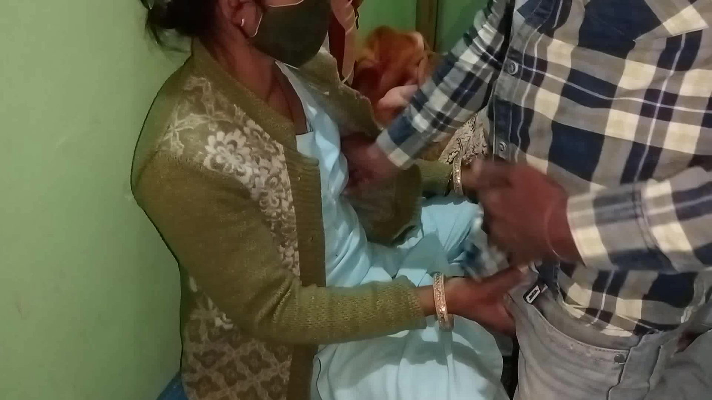 Neighbor sister-in-law kissed the younger brother-in-law