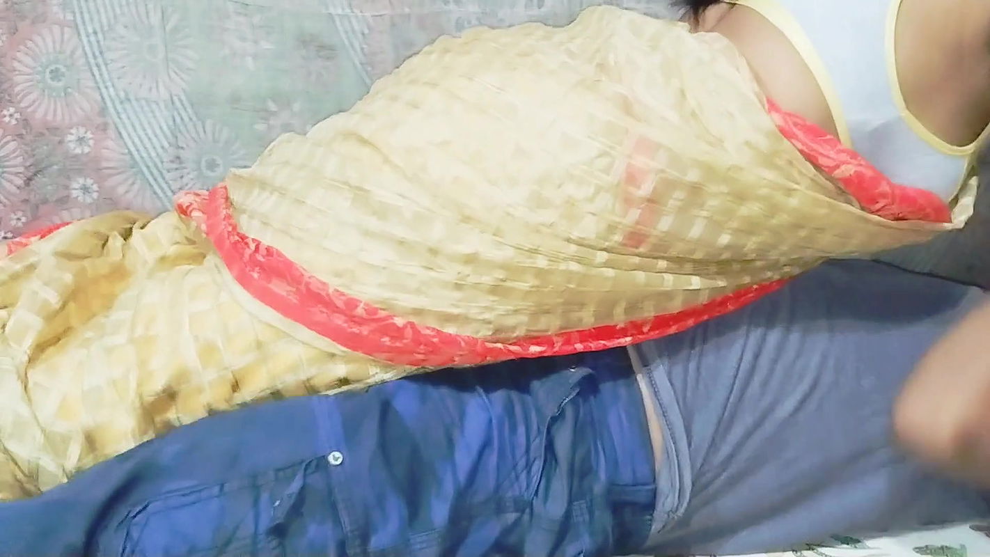 Although Village Randi Sonali Aunty Ko Bete Ne Zhamke Khoda