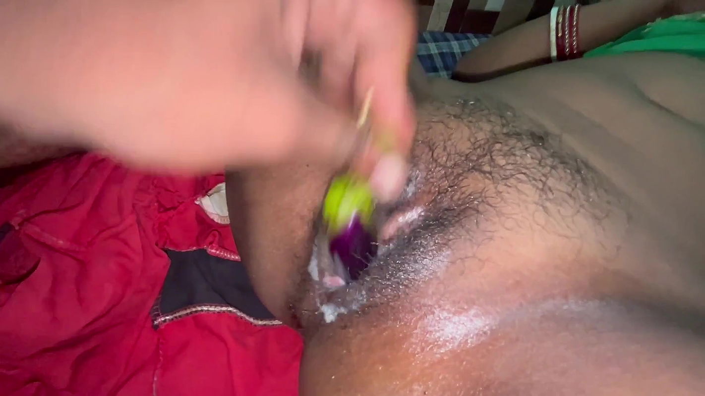 Bhabhi Put Brinjal in Her Pussy