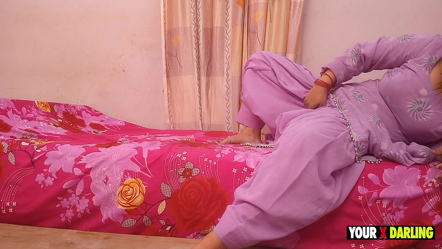 Horny Punjabi Bhabhi Big Ass Huge Boobs BBC Vs Beedi Smoker Bihari