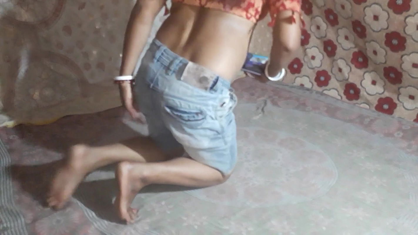 Hot Indian Housewife Invited Her Boyfriend at Home and Fucked Her