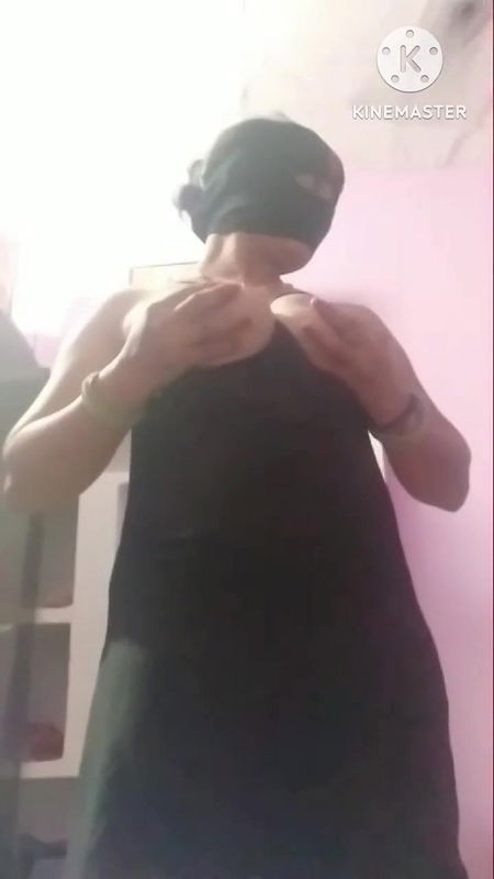 Indian Punjabi Bhabhi Masturbation Her Clean Shaved Pussy