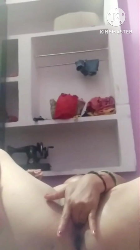 Indian Punjabi Bhabhi Masturbation Her Clean Shaved Pussy