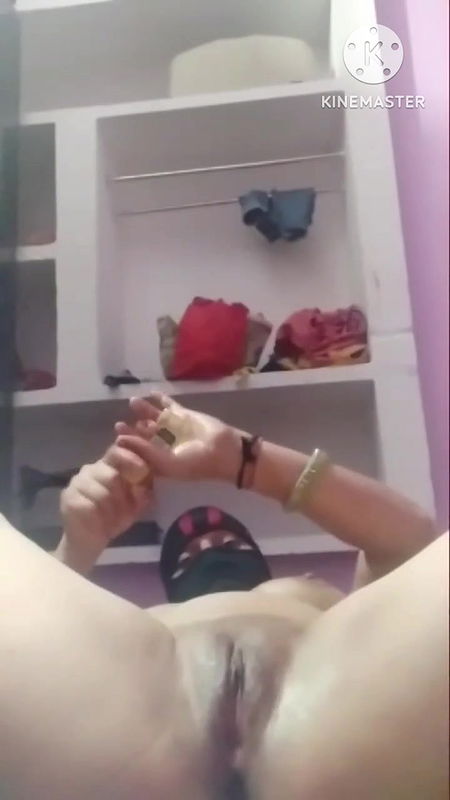 Indian Punjabi Bhabhi Masturbation Her Clean Shaved Pussy