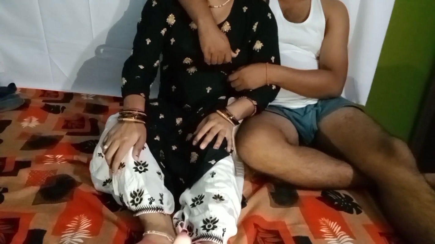 Most Beautiful Indian Bhabhi Having Romance