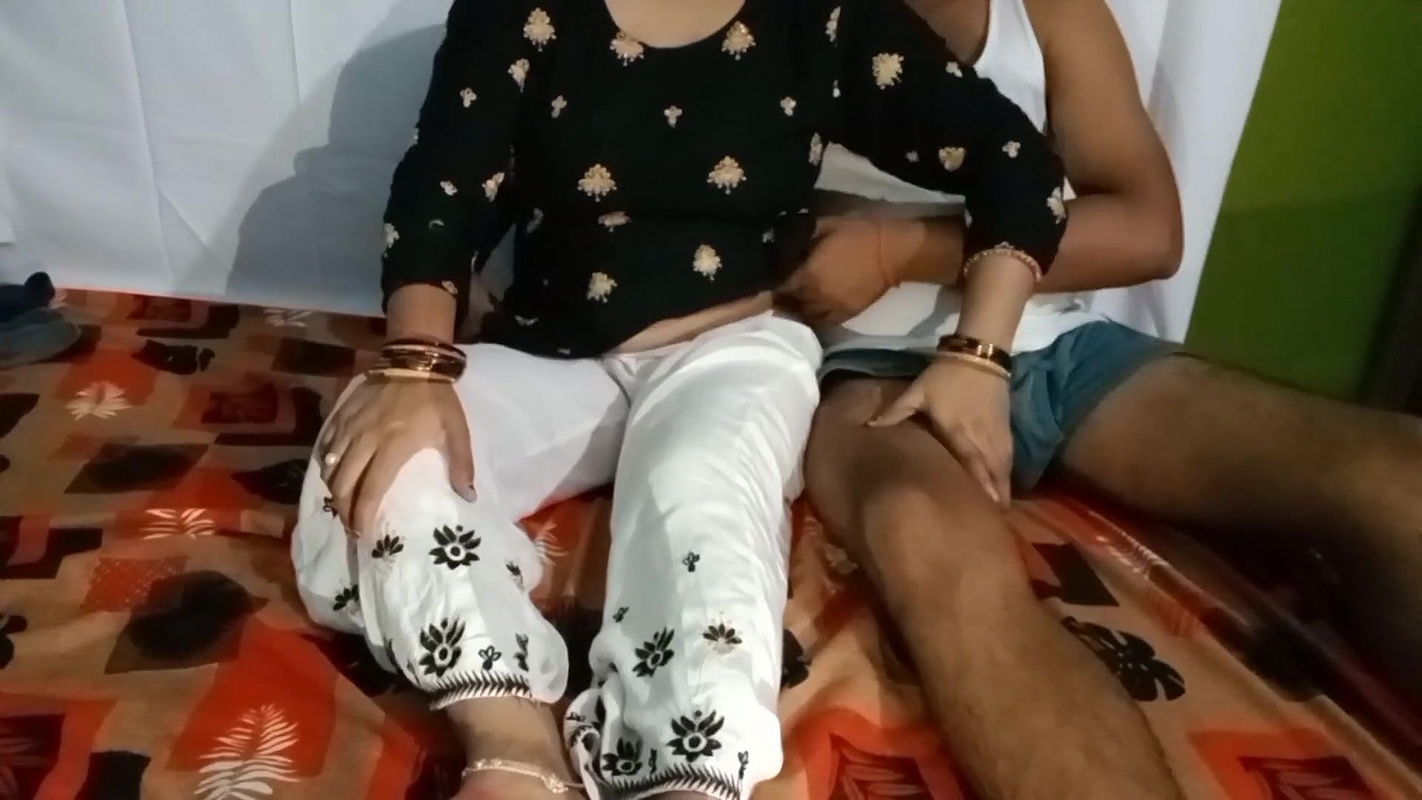 Most Beautiful Indian Bhabhi Having Romance