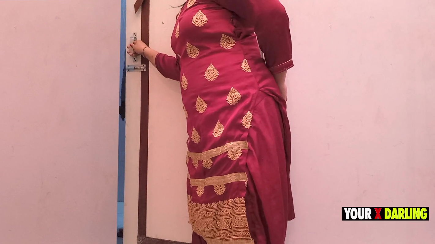 Stepmom Masturbate Front of His Stepson When He Was Also Masturbating in the Bathroom